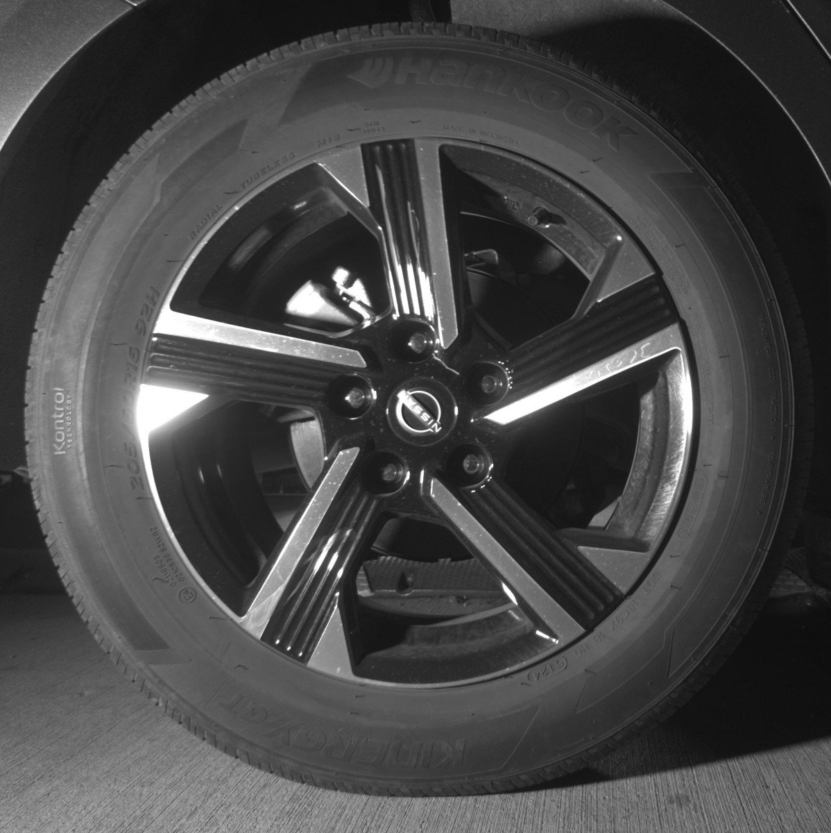 Used 2025 Nissan Sentra SV FWD image 14