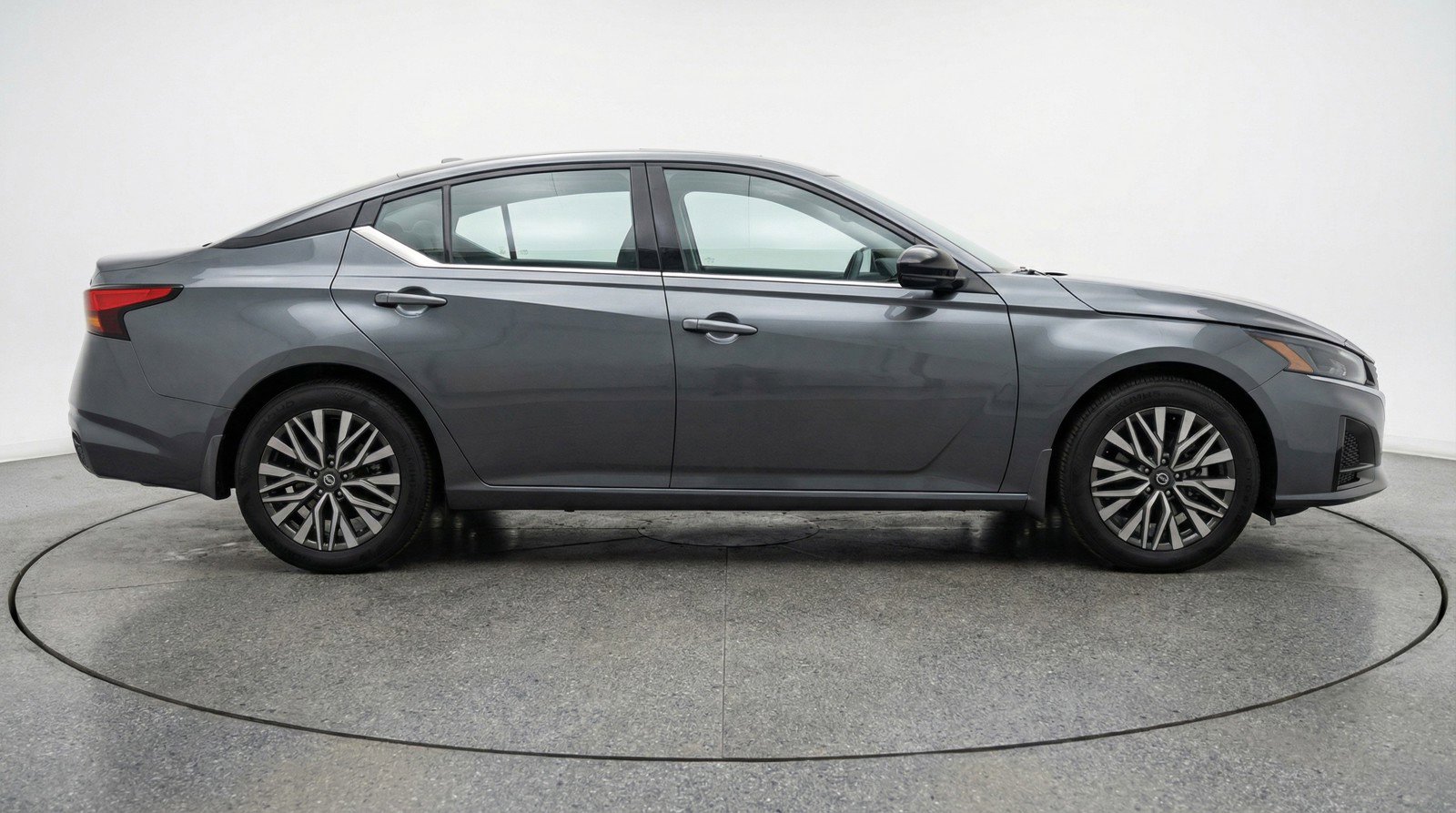 Used 2025 Nissan Altima 2.5 SV image 11