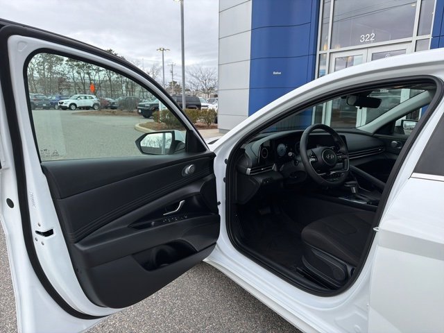 Certified 2024 Hyundai Elantra SEL w/ Convenience Package image 9