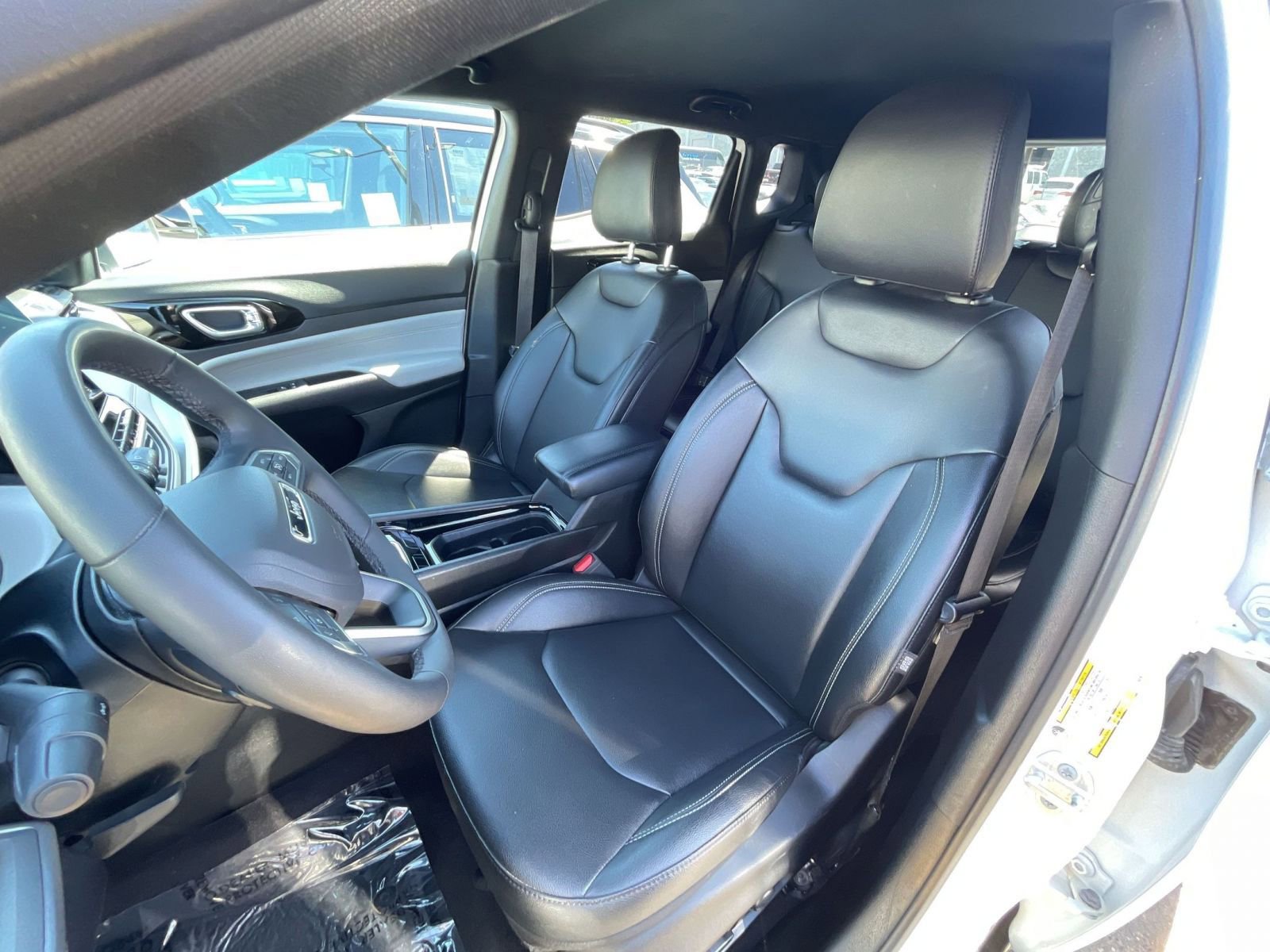 Used 2025 Jeep Compass Limited image 10