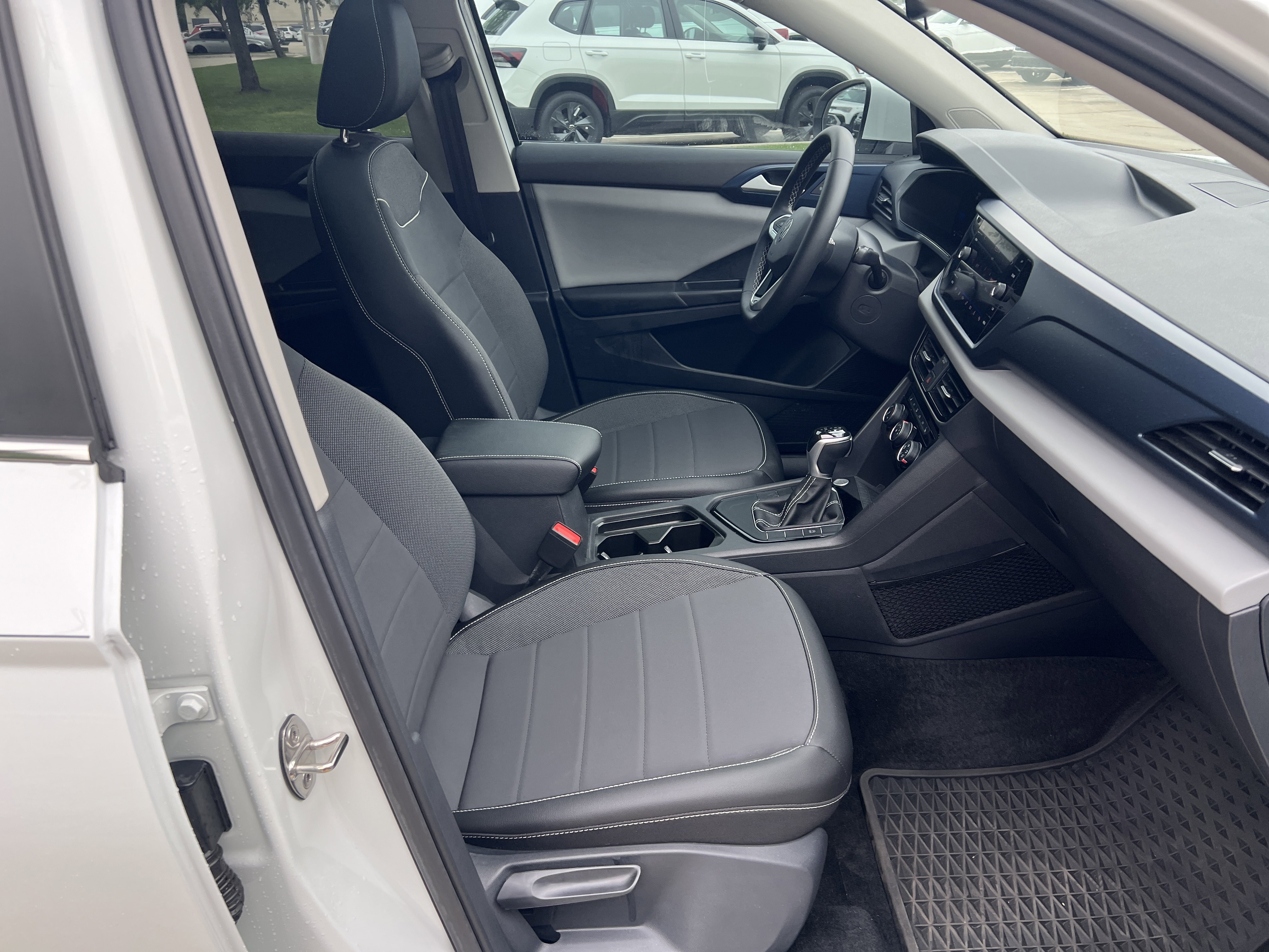 Certified 2023 Volkswagen Taos SE w/ Panoramic Sunroof Package FWD image 28