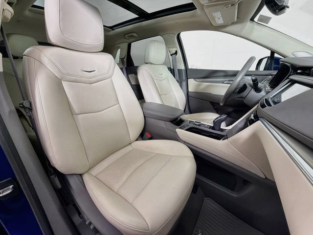 Used 2023 Cadillac XT5 Premium Luxury w/ Technology Package AWD/4WD image 37