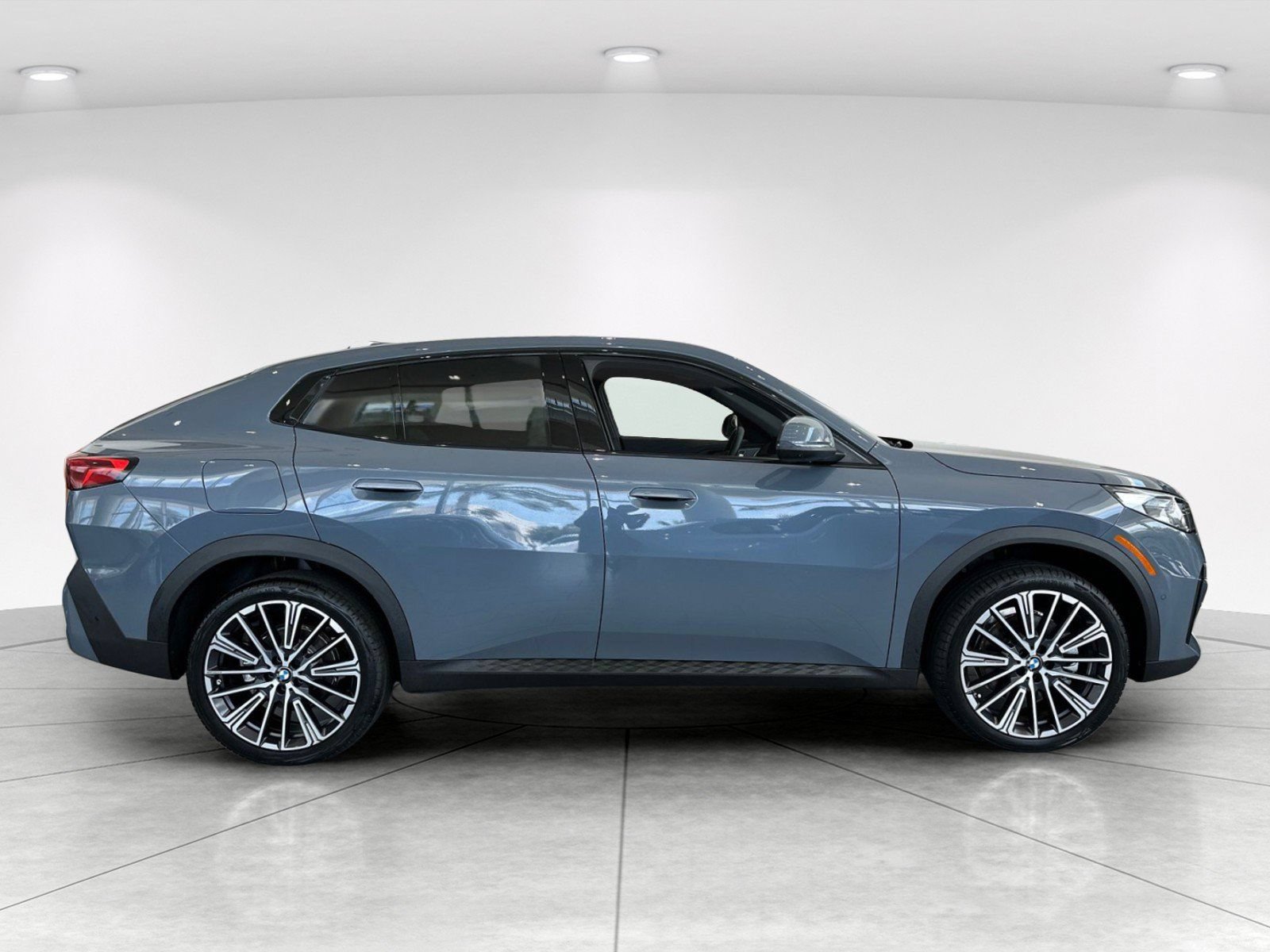 New 2026 BMW X2 xDrive28i w/ Technology Package AWD/4WD image 4