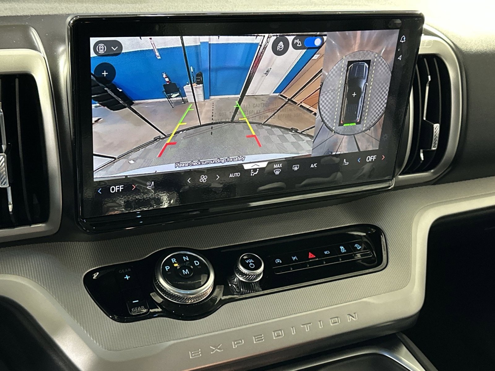 New 2025 Ford Expedition Active image 24