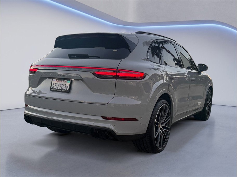 Used 2023 Porsche Cayenne Turbo image 4