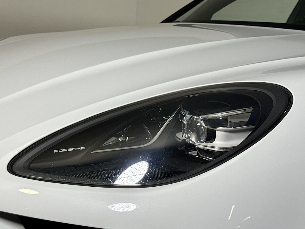 Certified 2020 Porsche Macan AWD/4WD image 26