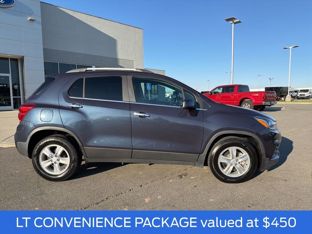 Used 2019 Chevrolet Trax LT w/ LT Convenience Package image 2