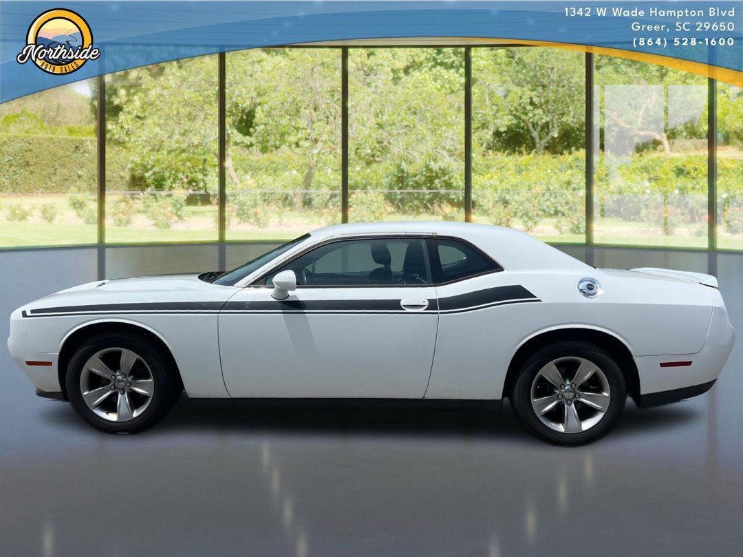 Used 2015 Dodge Challenger SXT RWD image 9
