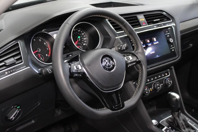 Used 2021 Volkswagen Tiguan SE w/ Panoramic Sunroof Package FWD image 11