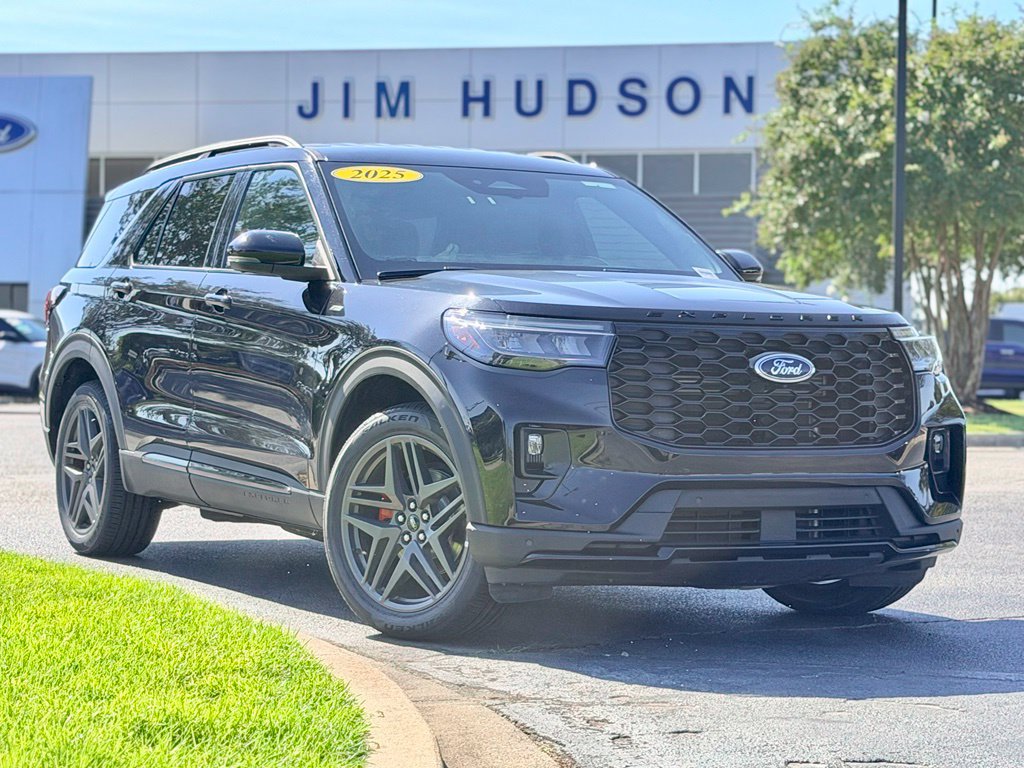 Certified 2025 Ford Explorer ST-Line w/ ST-Line Street Pack AWD/4WD image 2