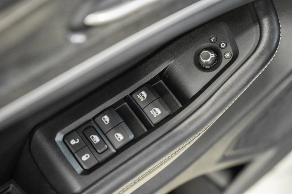 Used 2023 Jeep Grand Cherokee L Limited AWD/4WD image 41