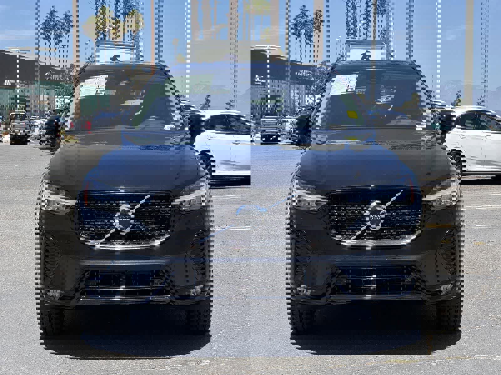 Used 2023 Volvo XC60 B5 Plus image 2