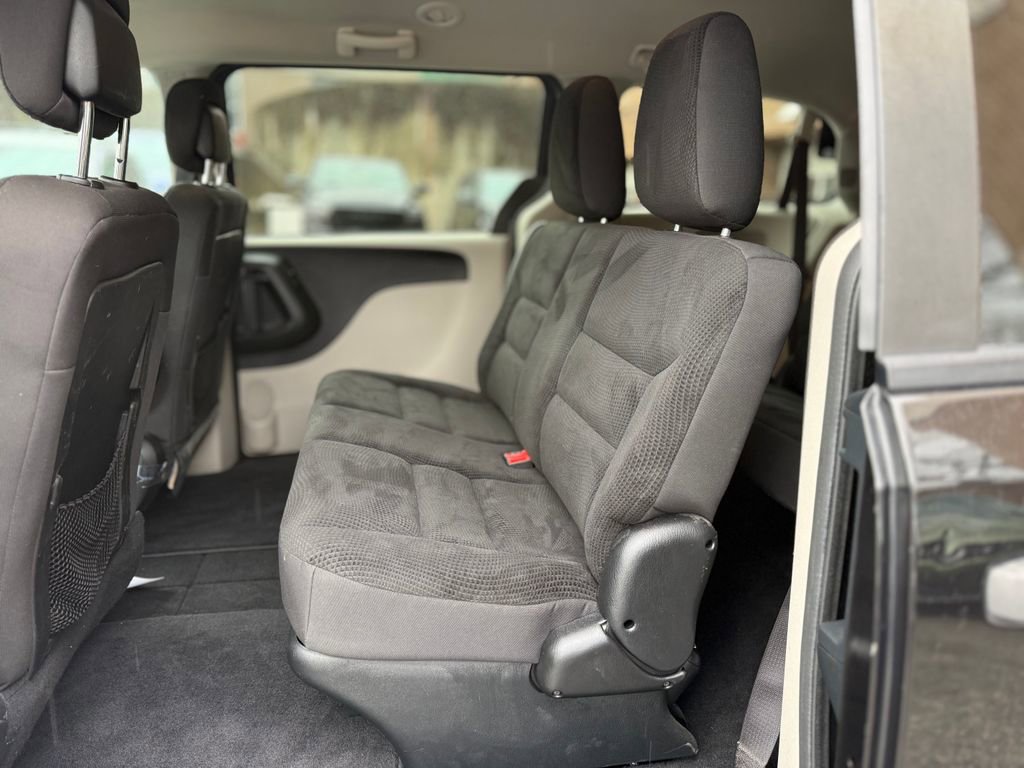Used 2019 Dodge Grand Caravan SE w/ UConnect Hands-Free Group image 15