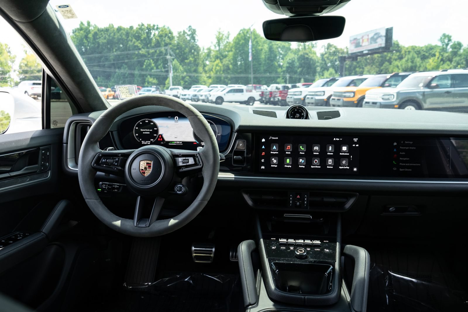 Used 2024 Porsche Cayenne S AWD/4WD image 38