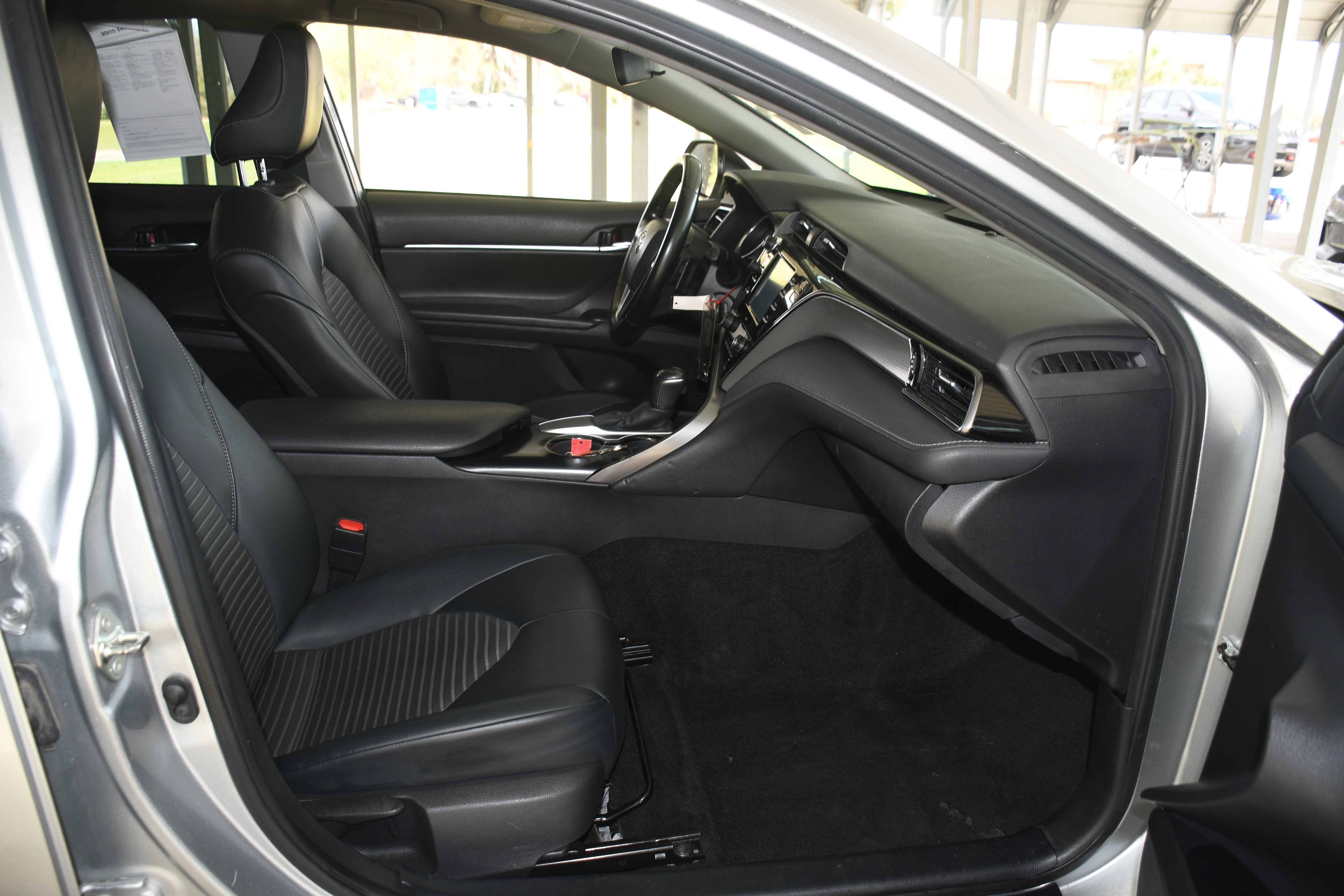 Used 2020 Toyota Camry SE image 19