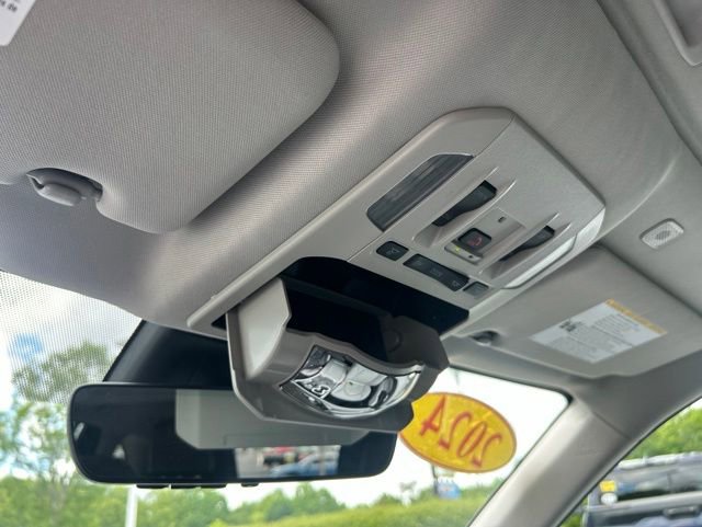 Used 2024 Toyota Highlander XLE AWD/4WD image 34