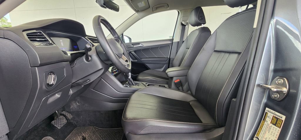 Used 2022 Volkswagen Tiguan SE FWD image 16