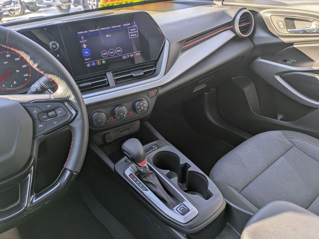 Certified 2025 Chevrolet Trax RS w/ Sunroof Package image 19