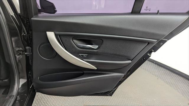 Used 2018 BMW 320i Sedan RWD image 19