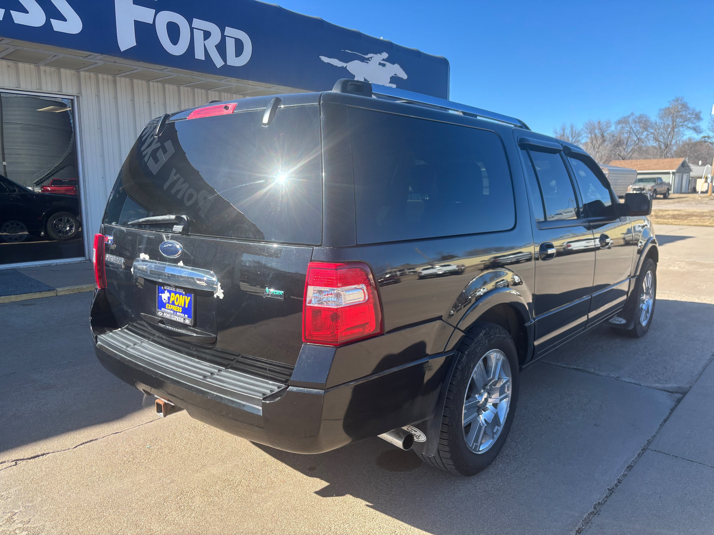 Used 2010 Ford Expedition EL Limited AWD/4WD image 3