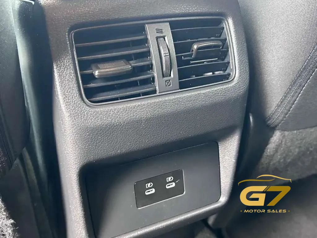 Used 2024 Nissan Rogue SV AWD/4WD image 30