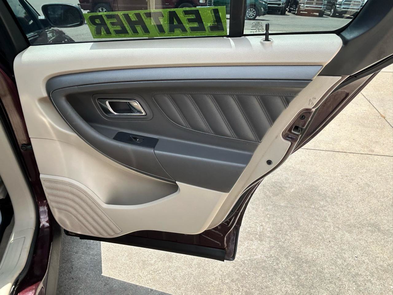 Used 2011 Ford Taurus SEL FWD image 15