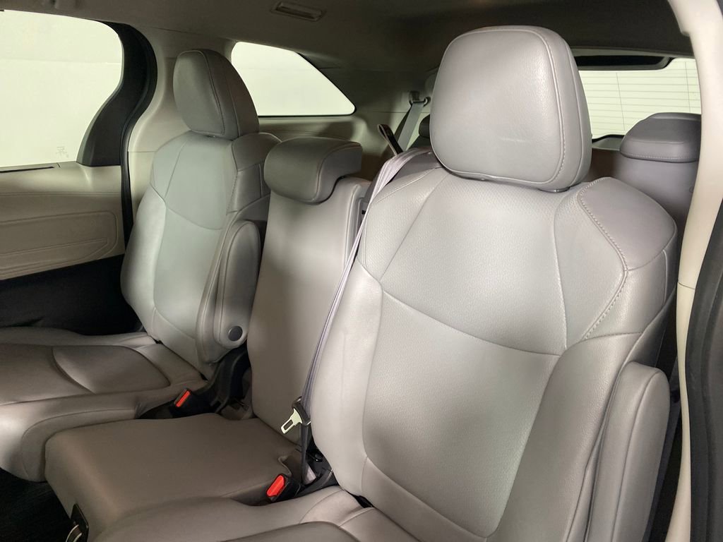Certified 2022 Toyota Sienna XLE image 28
