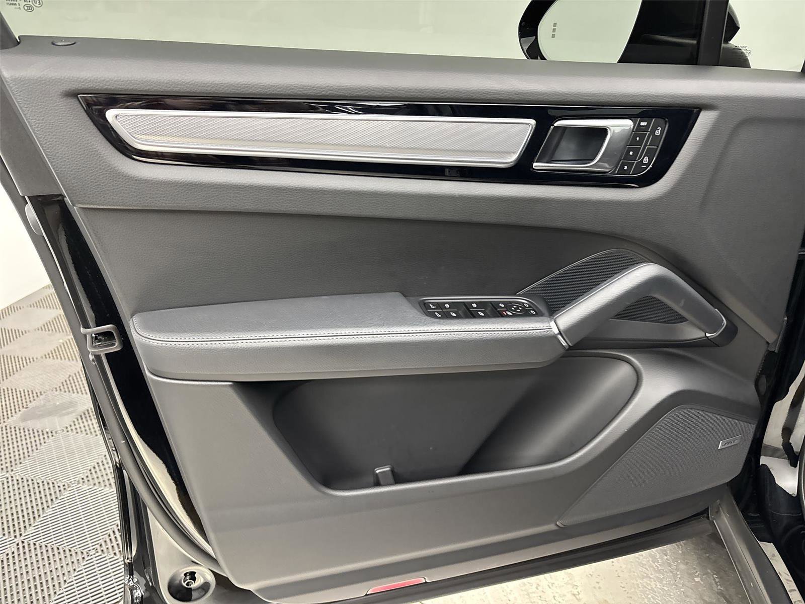 Used 2023 Porsche Cayenne image 26
