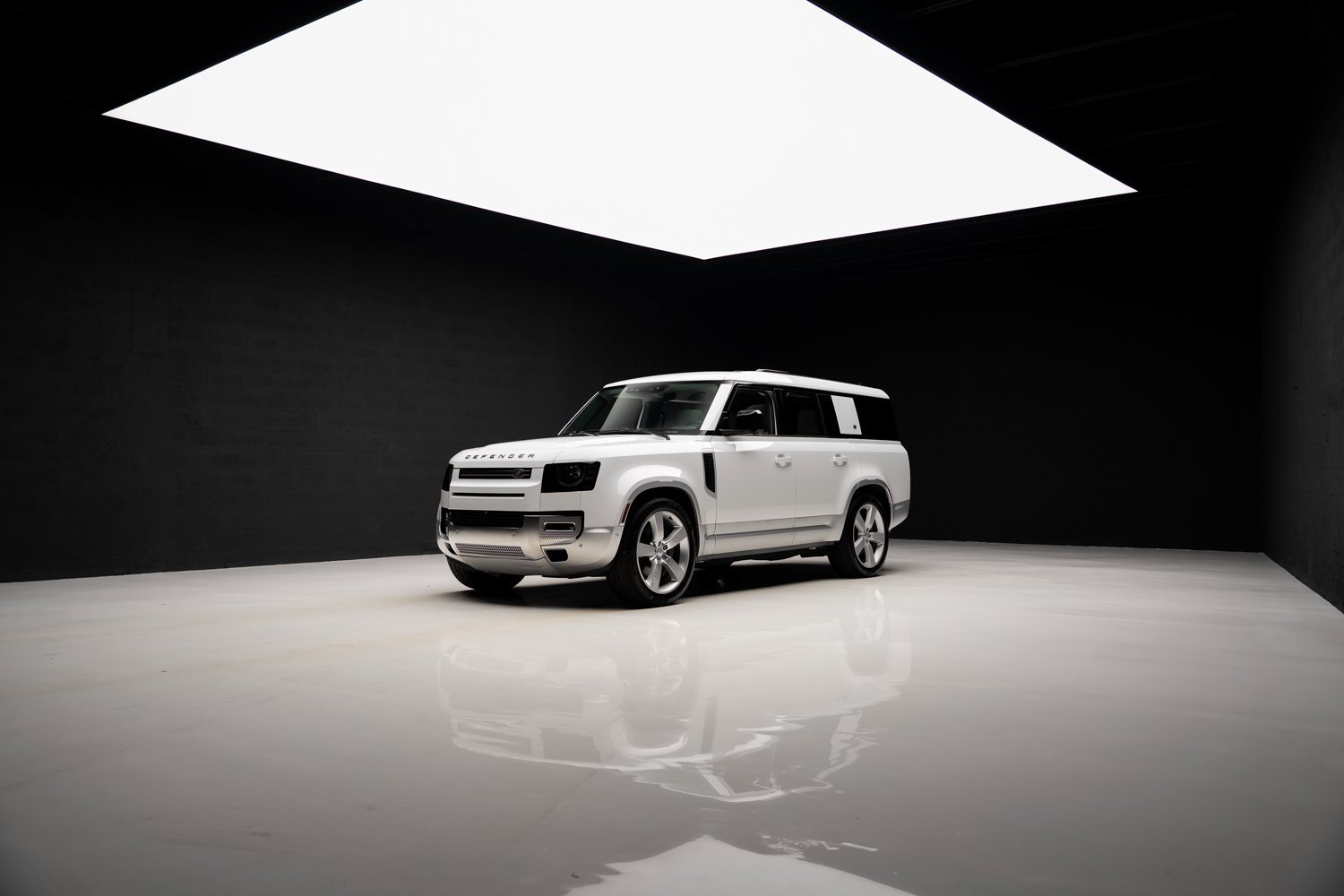 Used 2023 Land Rover Defender 130 First Edition image 84