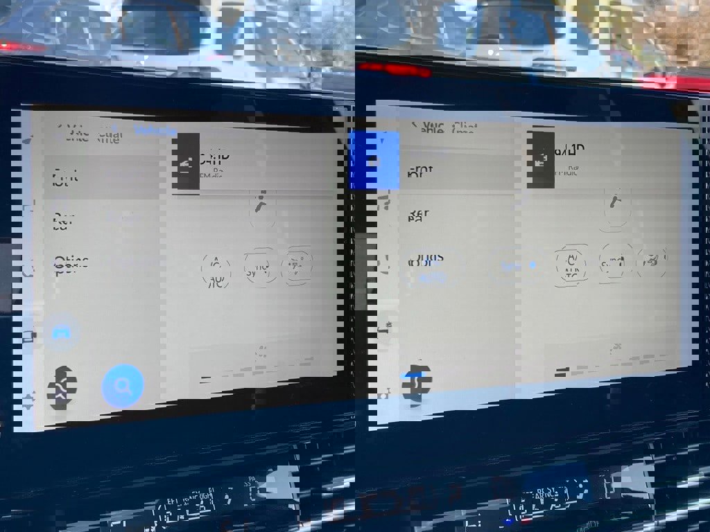 Certified 2025 Toyota Sienna XSE image 24