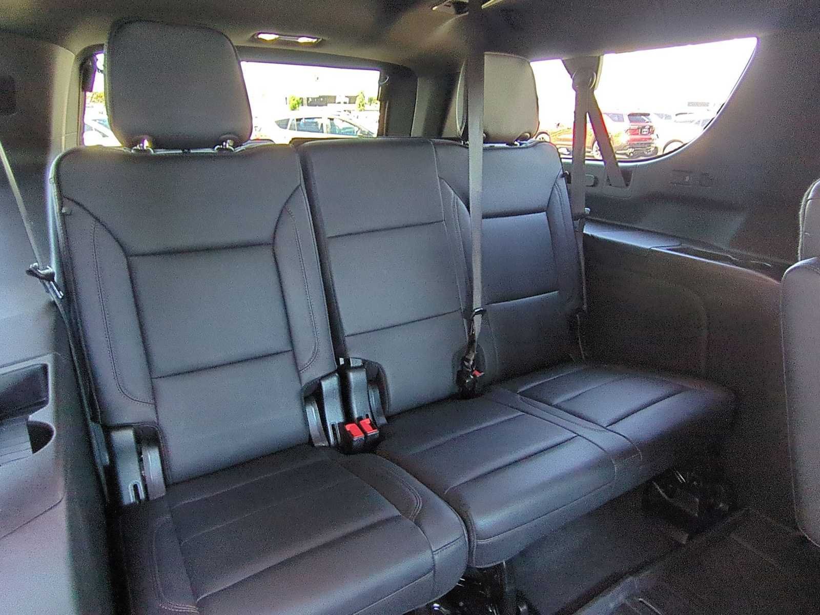 Used 2026 Chevrolet Suburban High Country AWD/4WD image 27