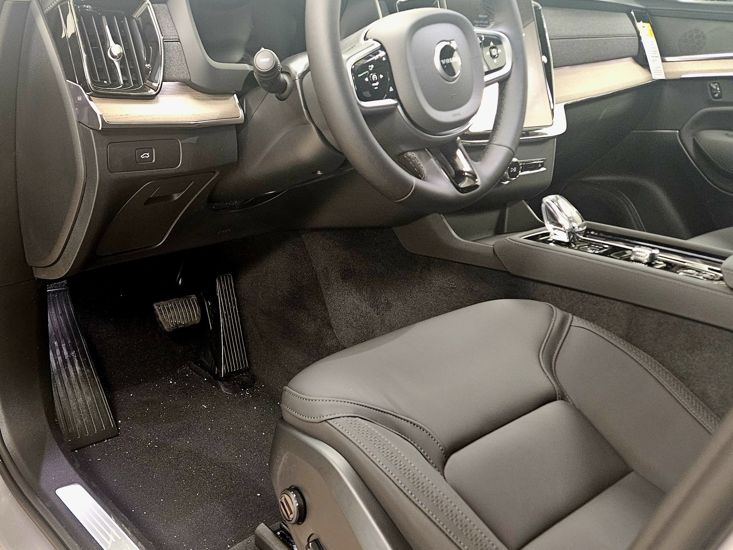 New 2026 Volvo XC90 B5 Plus w/ Protection Package image 45