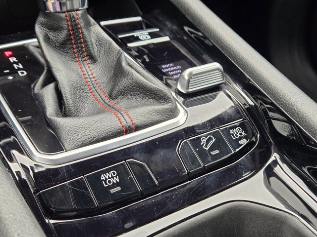 Used 2025 Jeep Compass Trailhawk w/ Trailhawk Elite Group AWD/4WD image 30