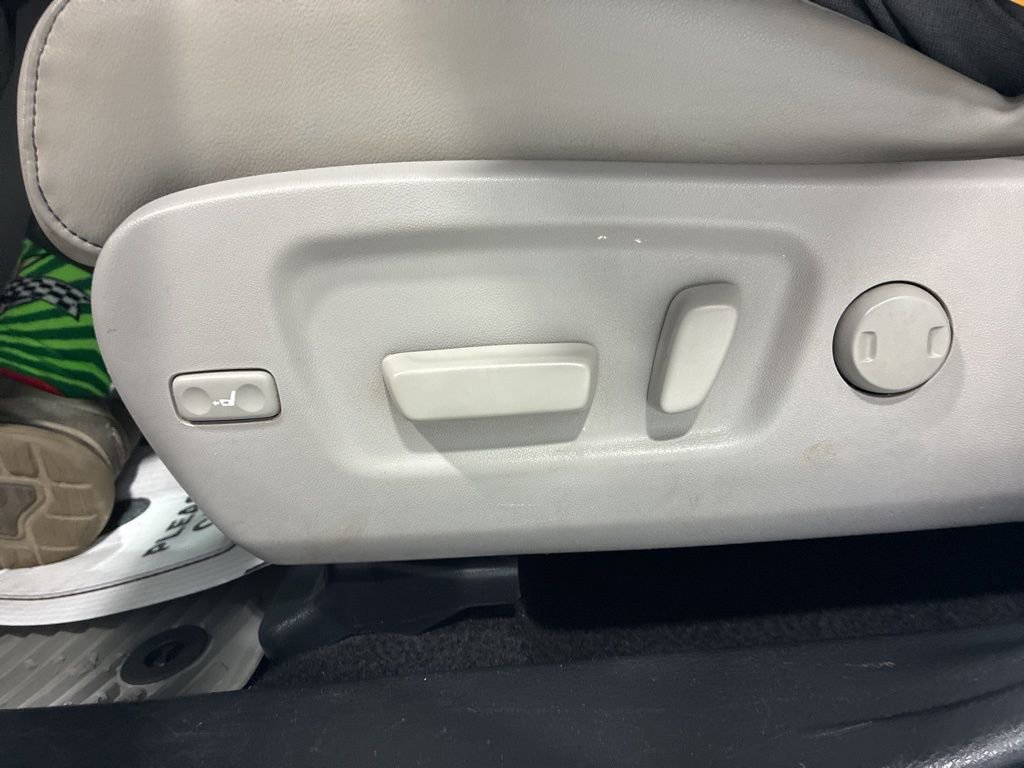 Used 2015 Toyota Highlander Limited AWD/4WD image 19