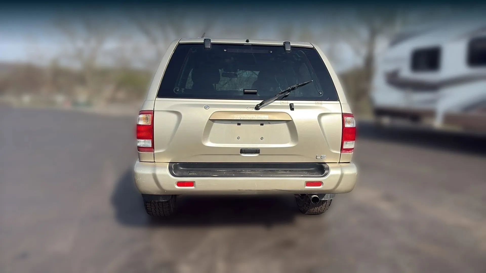 Used 2002 Nissan Pathfinder LE image 4