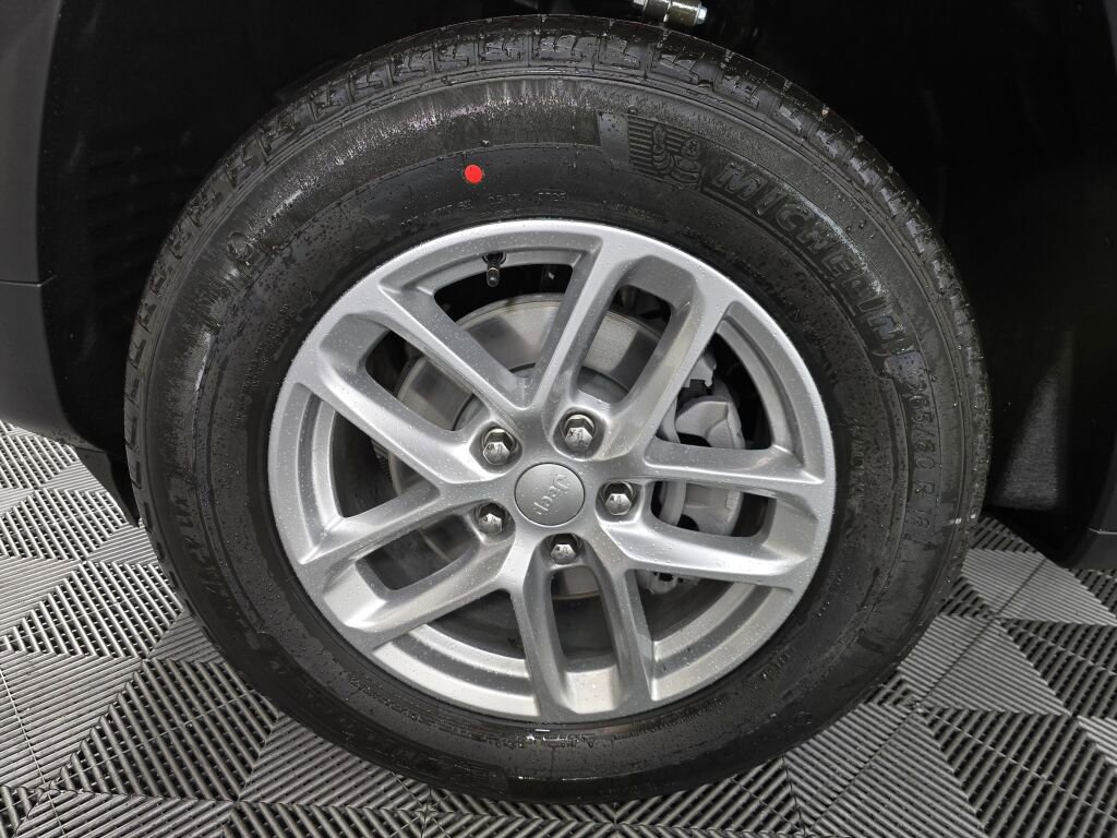 New 2025 Jeep Grand Cherokee Laredo X w/ Trailer Tow Package image 10