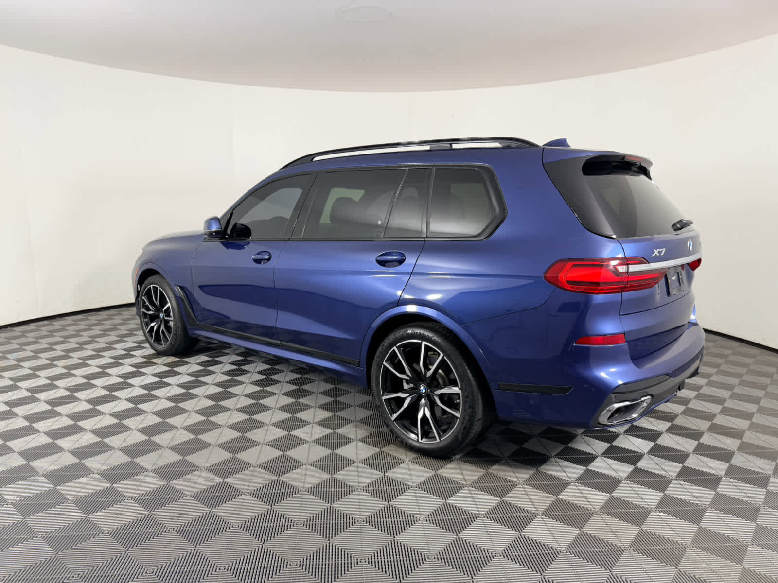 Used 2019 BMW X7 xDrive50i w/ M Sport Package image 6