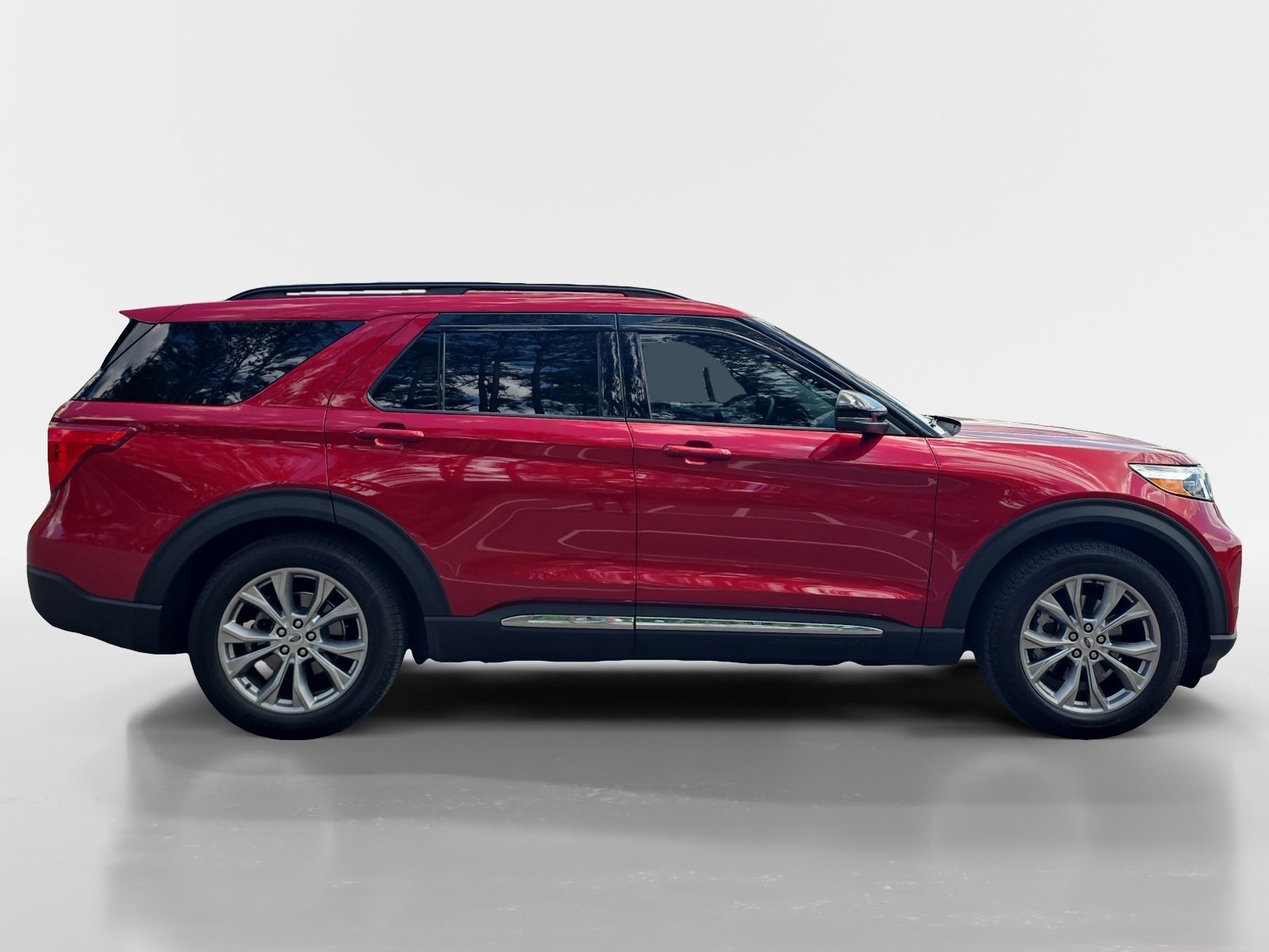 Used 2024 Ford Explorer XLT w/ Equipment Group 202A RWD image 6
