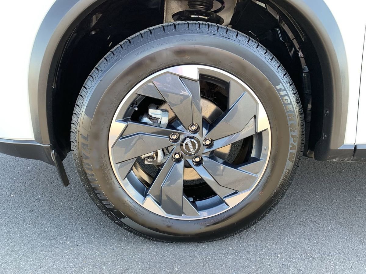 Used 2024 Nissan Rogue SV AWD/4WD image 10