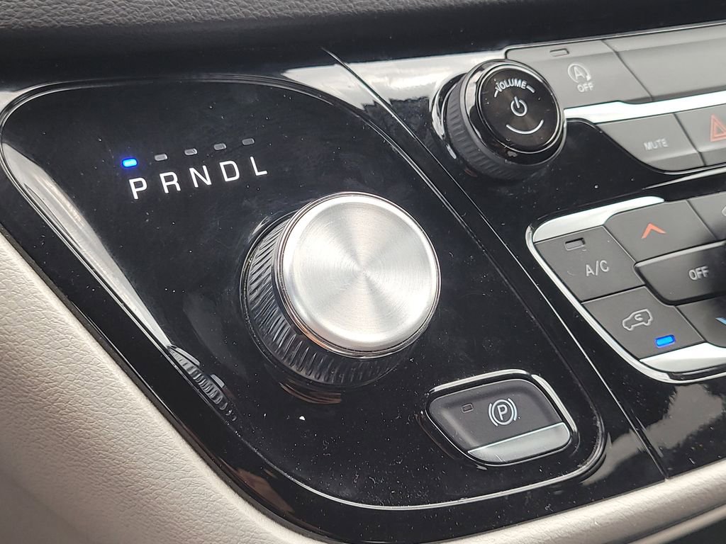 Used 2024 Chrysler Voyager LX image 24