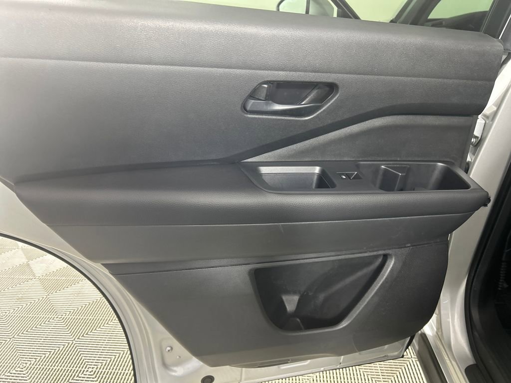 Used 2025 Nissan Pathfinder SV image 17