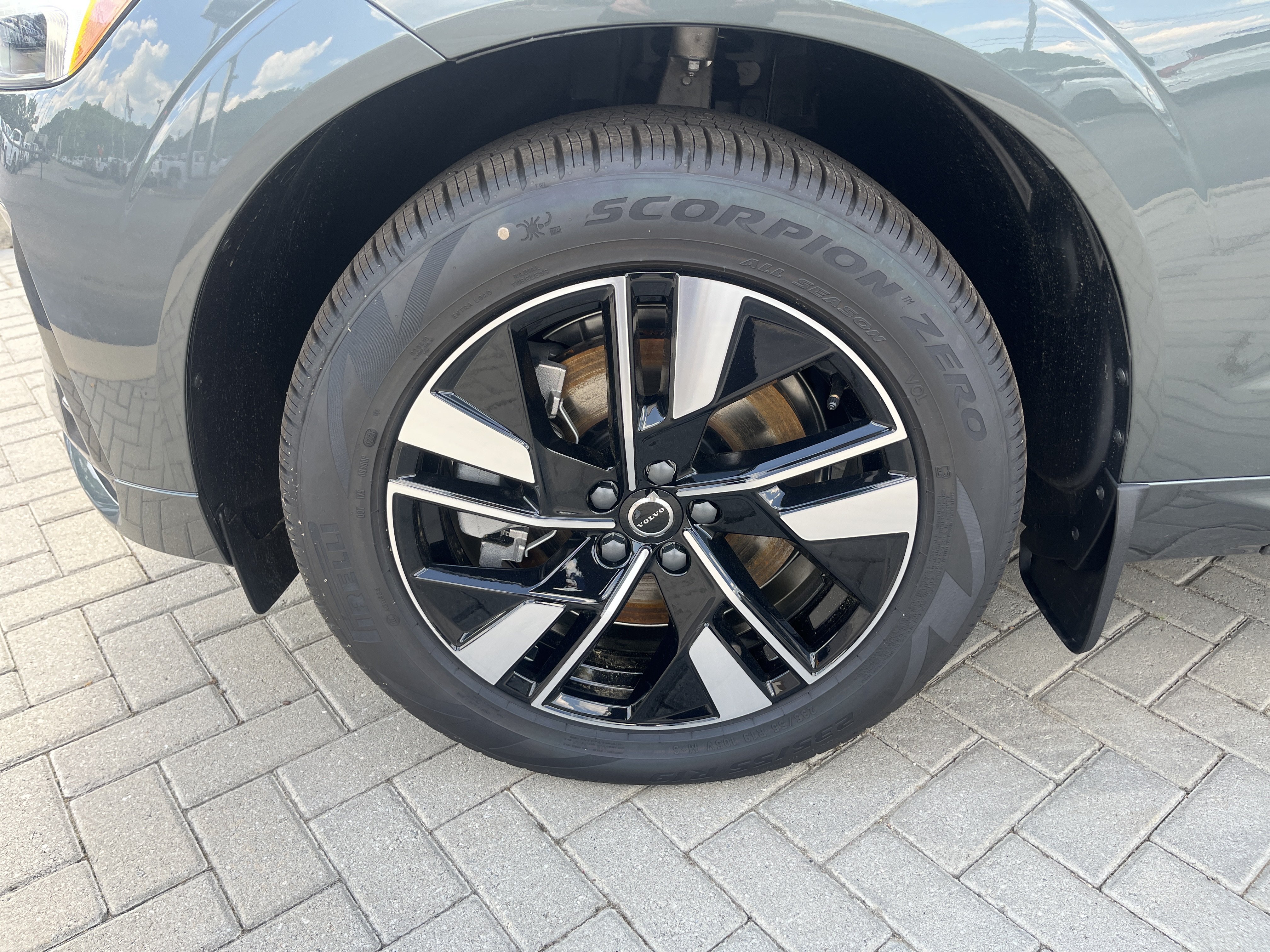 New 2026 Volvo XC60 T8 Core w/ Protection Package Premier AWD/4WD image 24