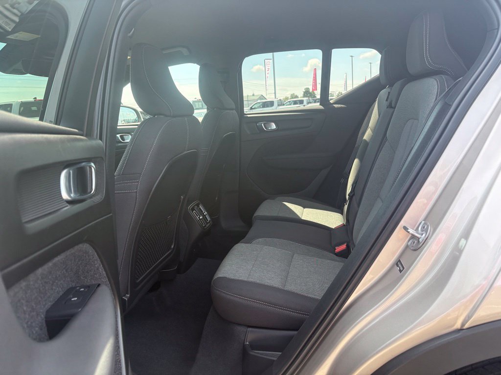 Used 2024 Volvo XC40 B5 Core AWD/4WD image 21