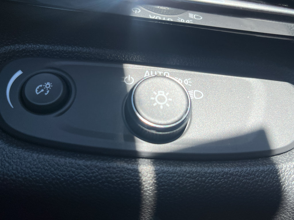 Used 2025 Buick Envista Avenir FWD image 12