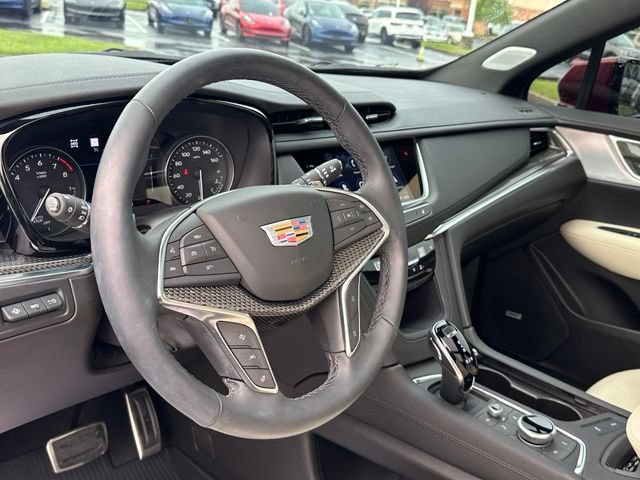 Used 2025 Cadillac XT5 Sportv w/ Technology Package AWD/4WD image 16