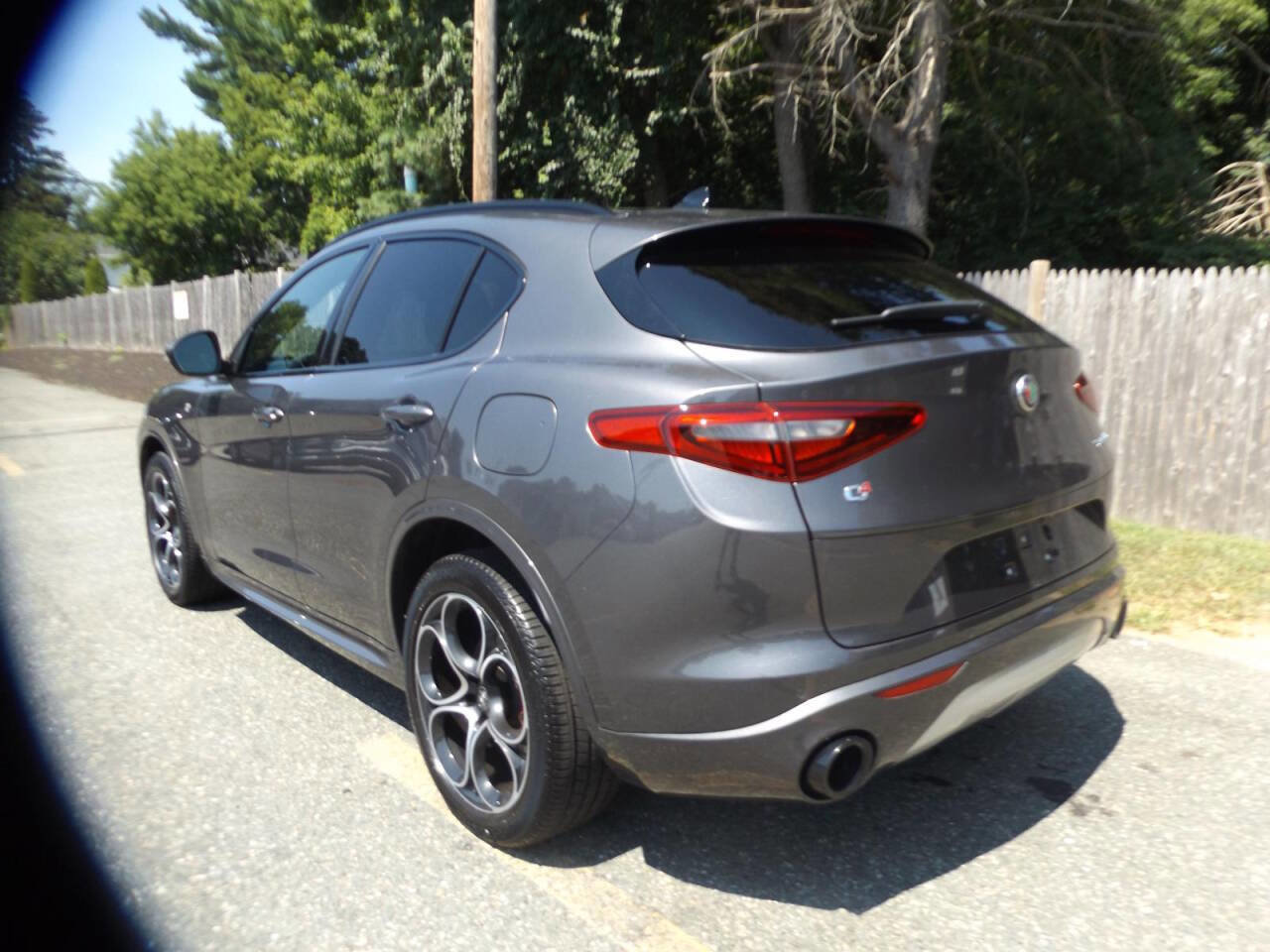 Used 2023 Alfa Romeo Stelvio Ti image 3