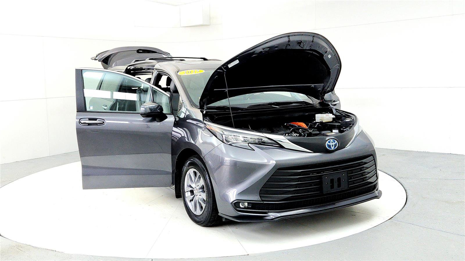 Certified 2025 Toyota Sienna XLE w/ XLE Plus Package image 9