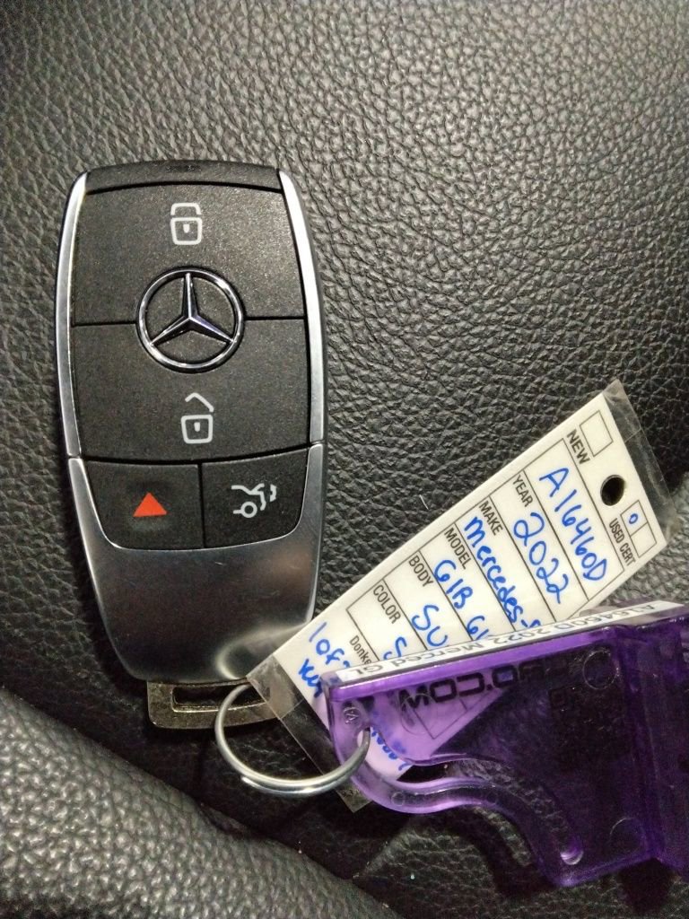 Used 2022 Mercedes-Benz GLB 250 w/ Premium Package Lite image 44