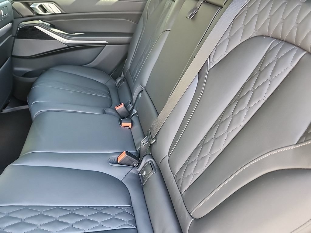 Certified 2025 BMW X7 M60i AWD/4WD image 15