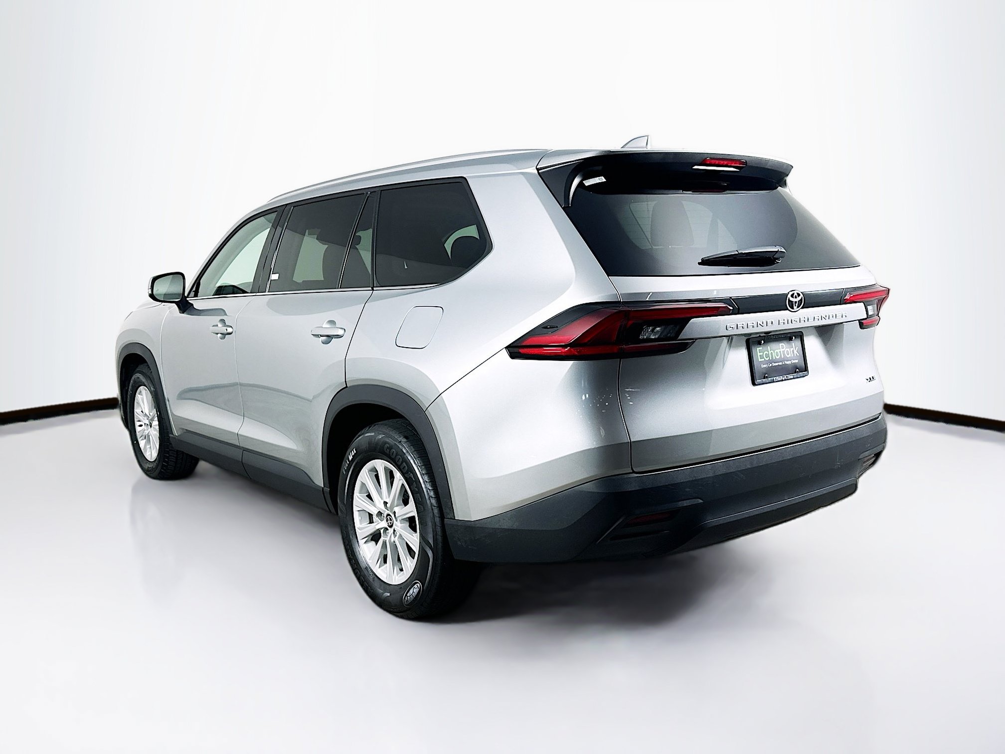 Used 2025 Toyota Grand Highlander FWD image 5